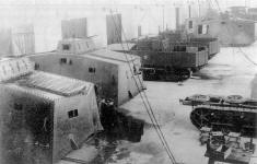 Ben Man: You can see a Female A7V in the foreground, distinguished by its conning tower hatch pointing the same way as the rest, but lacking frontal cannon