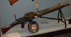 lewisgun_x1.jpg (68351 byte)